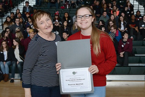 Adviser emeritus Kay Locey congratulates Paxtyn Merten of Mountlake Terrace for the Outstanding Student Journalist award.
