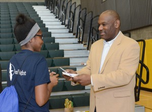KIRO's Jesse Jones interacts with a student journalist.